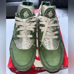 Special Edition Size 10 Olive Green Nike Huarache (Lightly Worn , Like New)